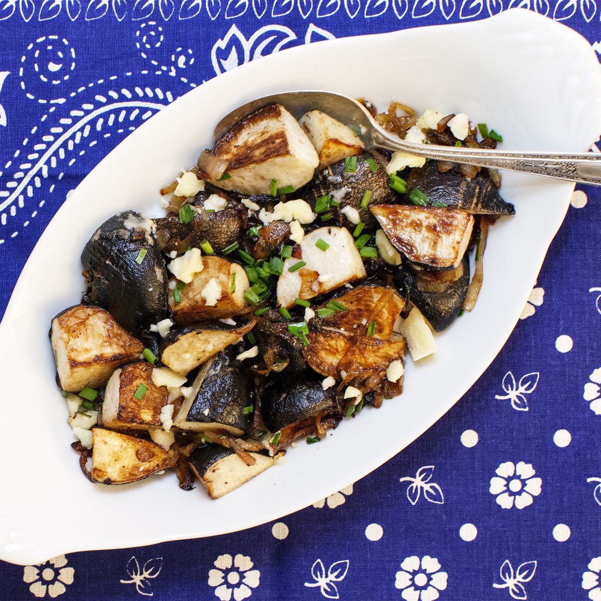 Black Spanish Round Radish - Image 9
